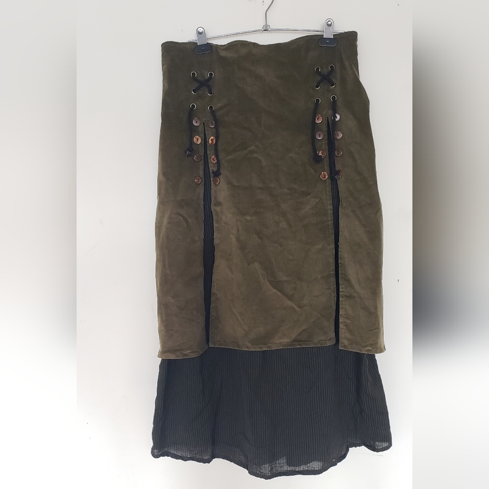 Pyramid collection skirt L